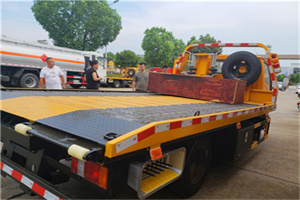 濠江附近拖车电话号码服务